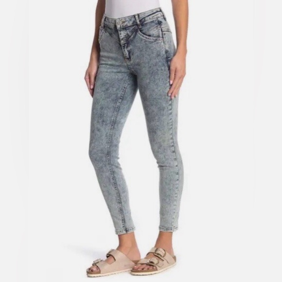 We The Free Denim - FREE PEOPLE we the free Riley Seamed Skinny Jeans Acid Wash Size 28